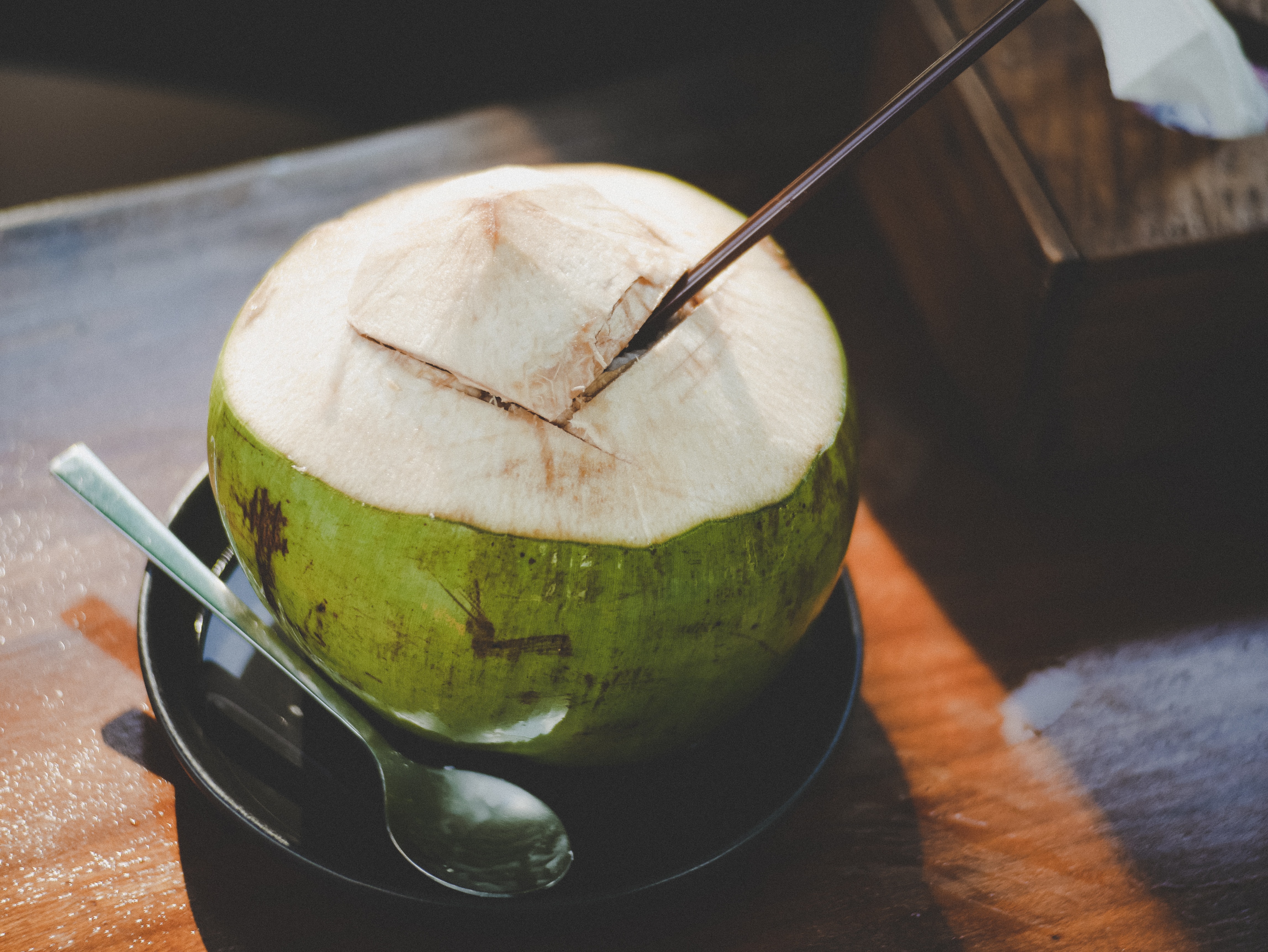 Nước dừa là thức uống giải nhiệt mùa hè tuyệt vời